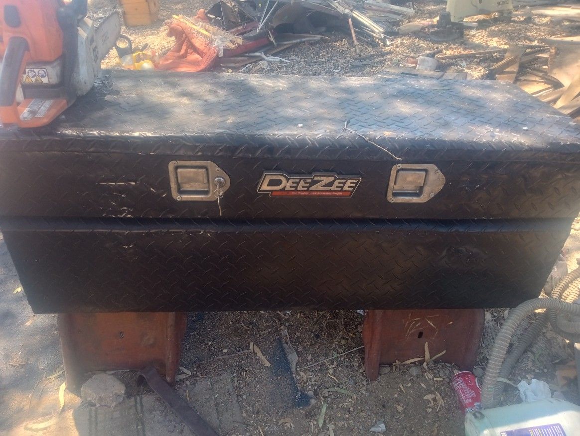48" DeeZee Tool Box