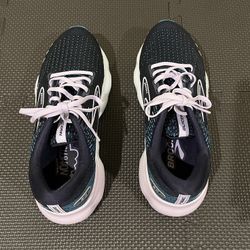 Women Brooks Shoe