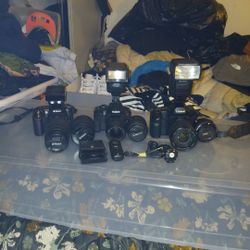 ●PROFESIONAL QUALITY CAMERAS WITH ACCESSORIES ●