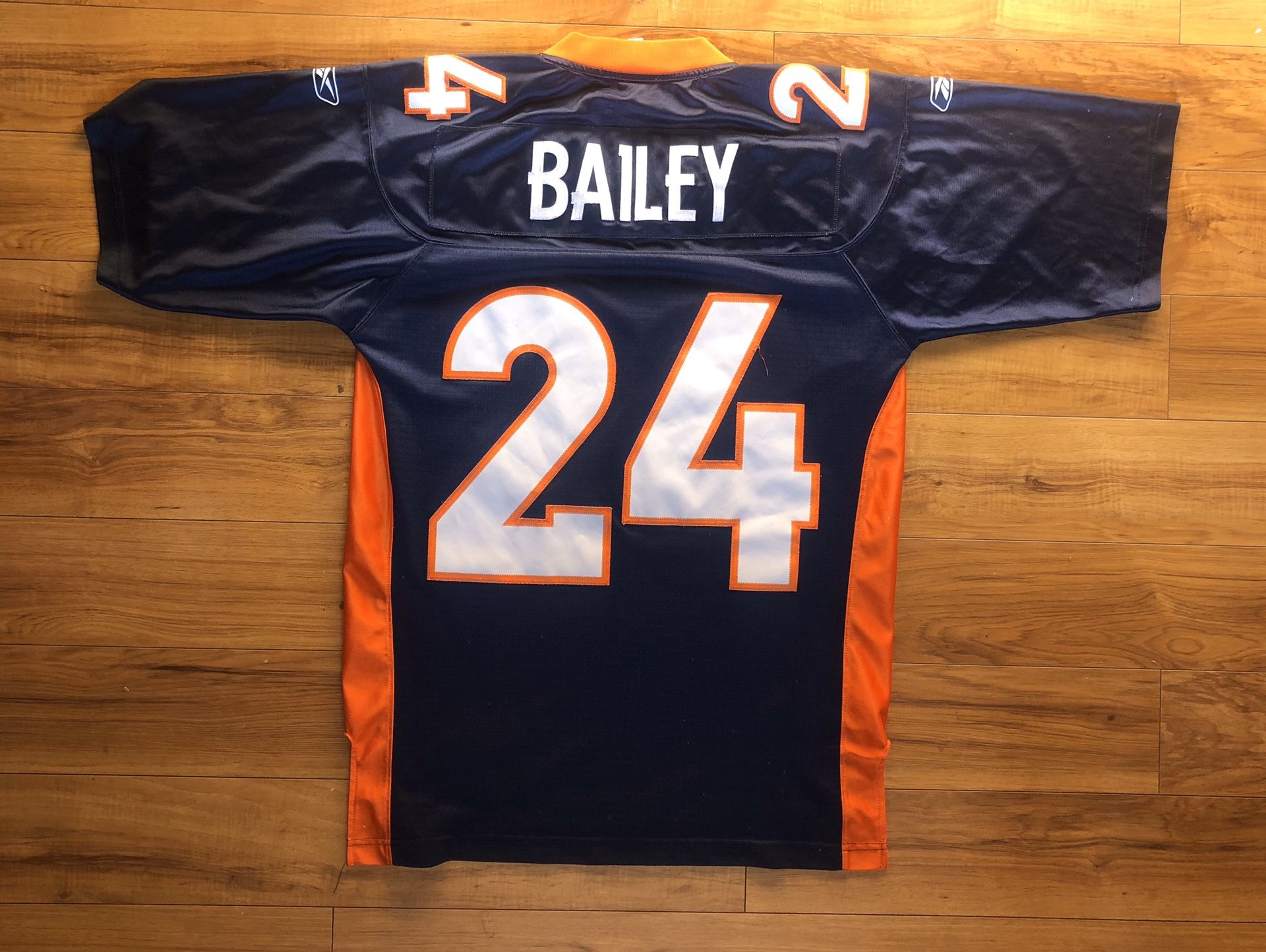 Vintage Reebok Denver Broncos Champ Bailey #24 Sewn Blue Jersey Men's Size Large This jersey is in excellent condition