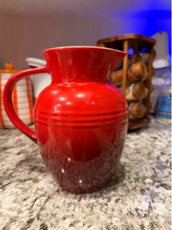 le creuset 2.2 L pitcher cerise
