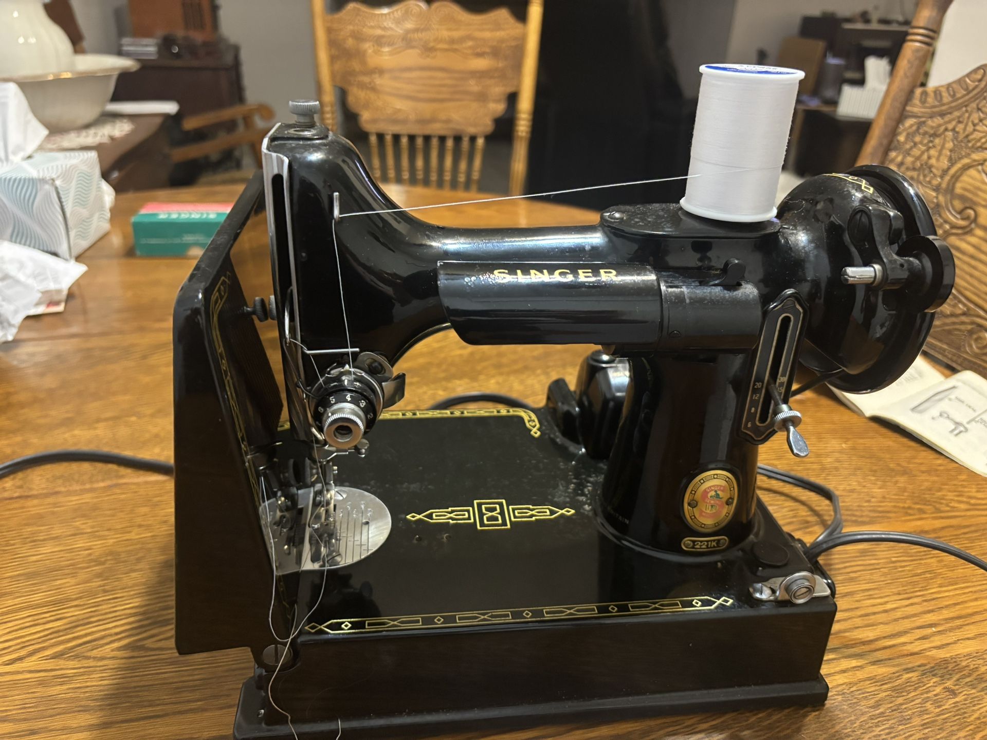 1953/54 Singer Featherweight Sewing Machine