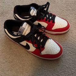 Nike Lowtop dunks Size 9.5
