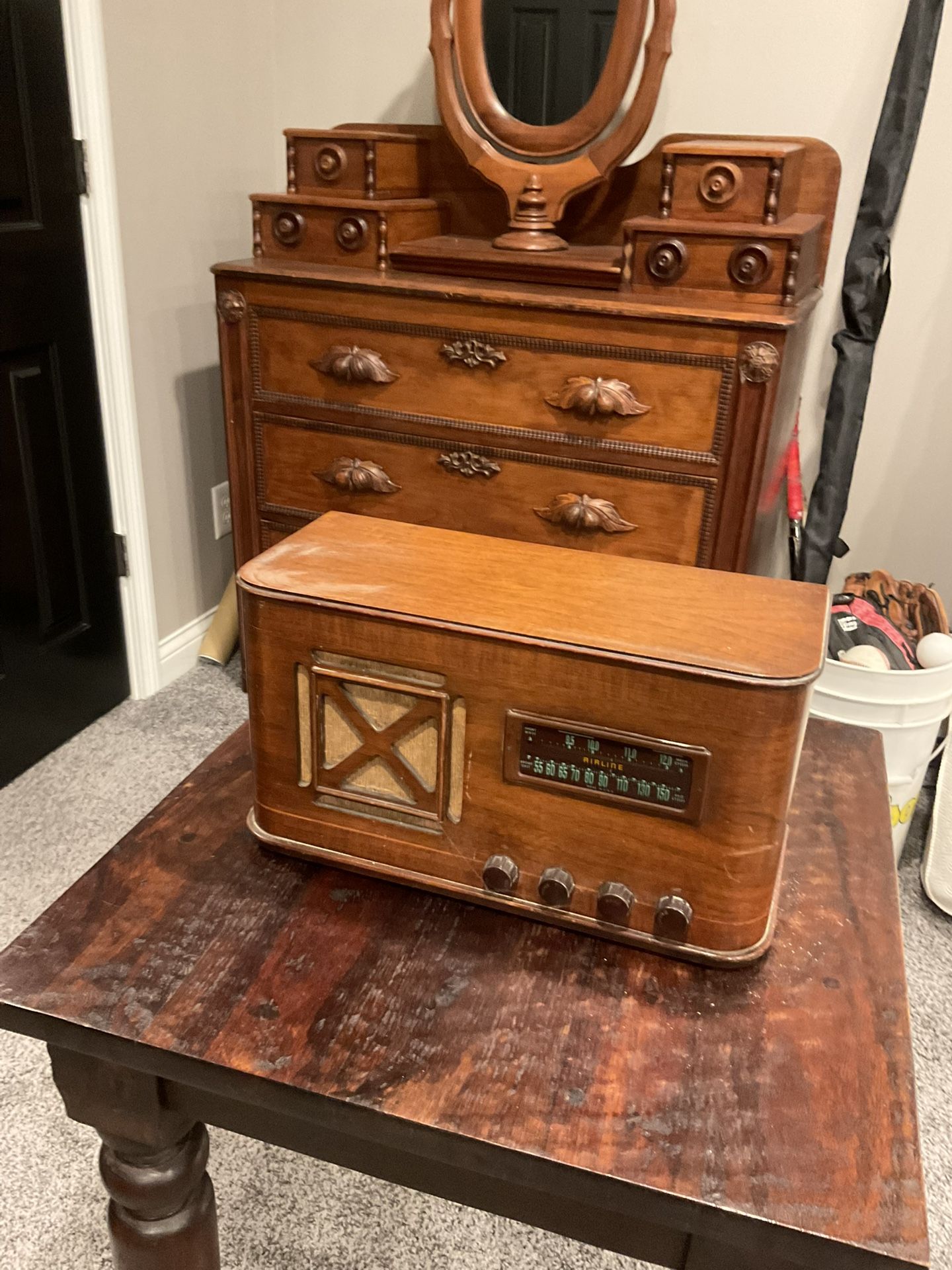 Vintage Wards Tabletop Radio