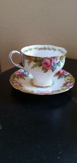 Paragon Tapestry Rose Cup & Saucer Sets