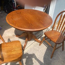 Table with 2 chairs