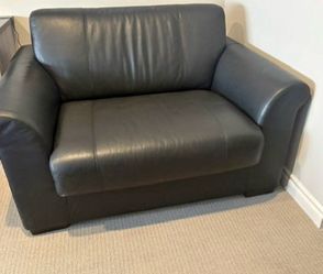 Black Natuzzi leather loveseat, sleeper sofa, twin size pullout