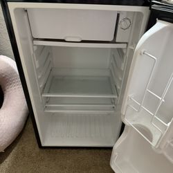 Magic Chef Mini Fridge 