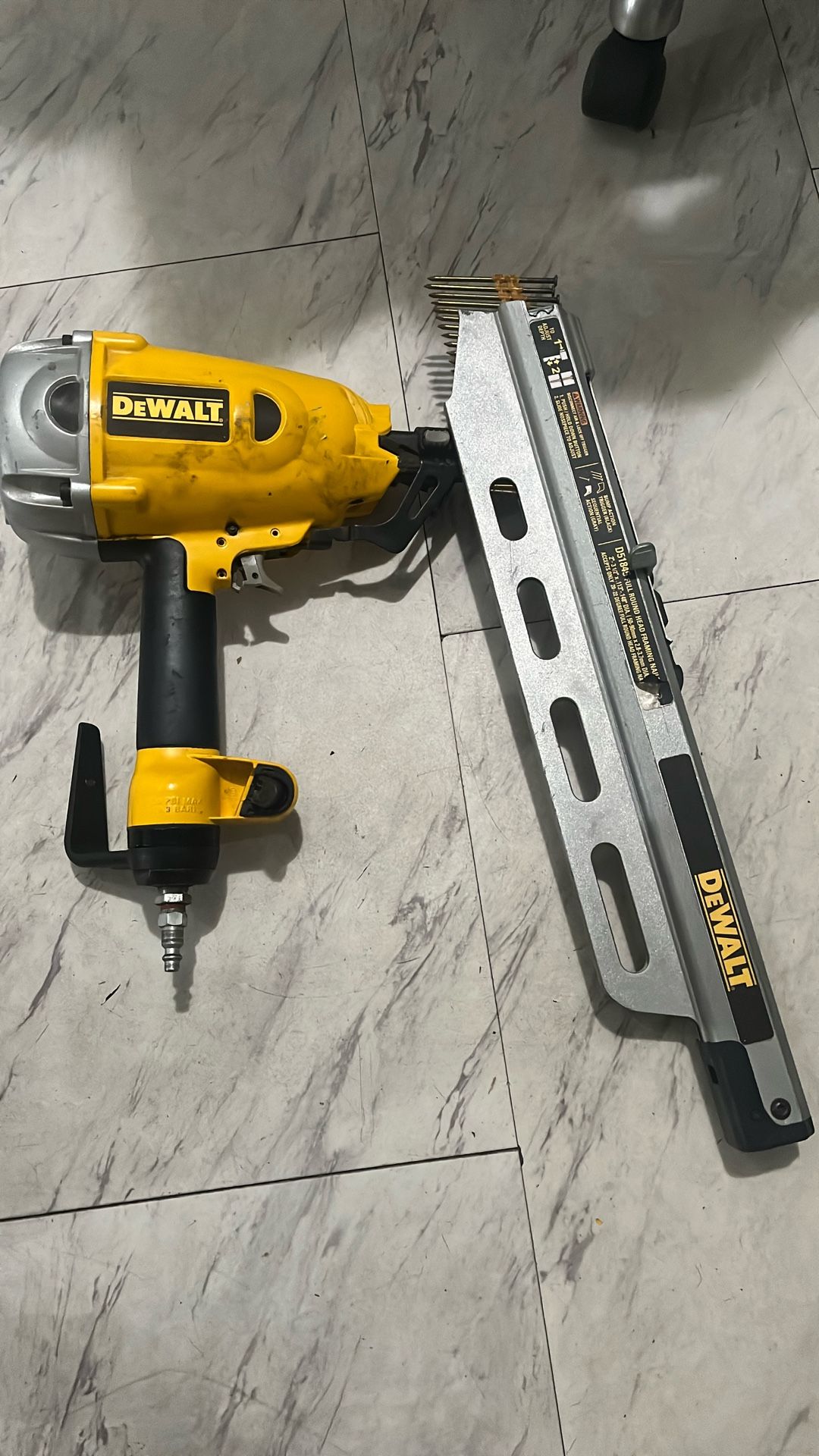 DeWALT Neumatic NAIL GUN