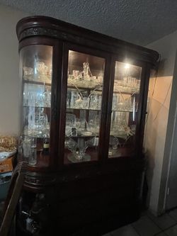 Chinera Y Mesa Con Sillas 