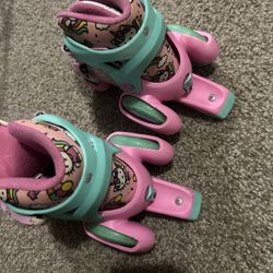 Hello kitty Roller skates Size 11-2 