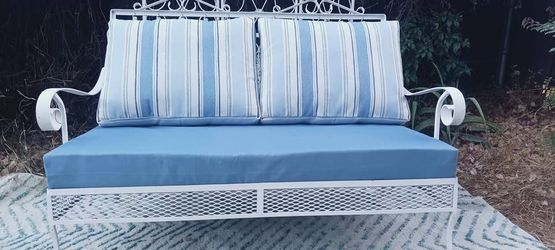 Gorgeous Iron Vintage Bench, Outdoor Sofa/ Bench