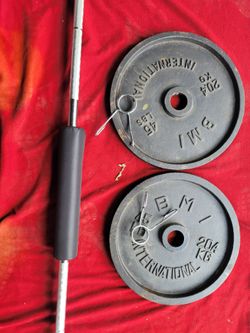 OLYMPIC 7' BAR.   90LBs 
2-45s.
IN GOOD CONDITION  
11525 S HALSTED  DUNKIN DONUTS/
7111.S WESTERN WALGREENS 
140$.   CASH ONLY AS IS