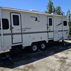 2005 Artic Fox Travel Trailer 28'
