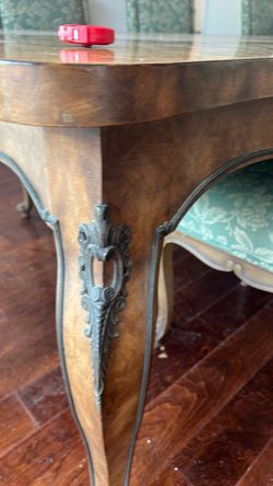 Dinning room table