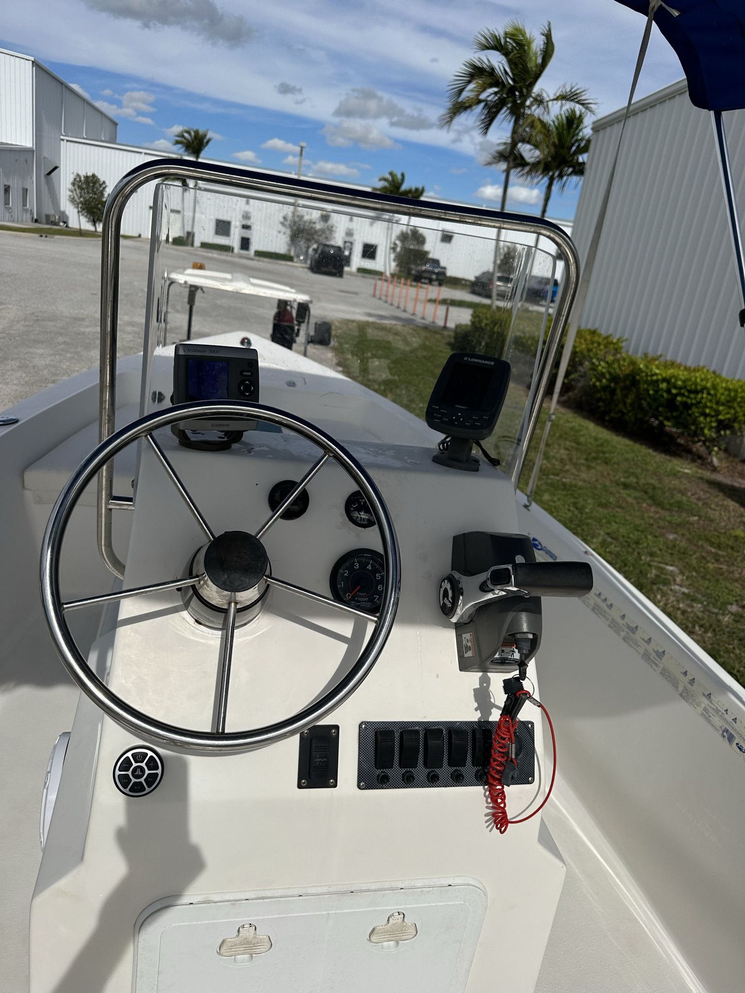 Boat Stump Knocker Bay Or Skiff 90hp Stench White Bimmi for Sale in Miami, FL OfferUp
