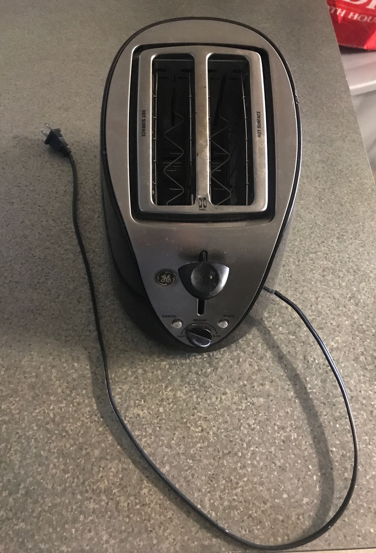 Bread toaster