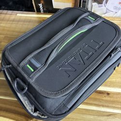 Titan by Arctic Zone Expandable Lunch Box