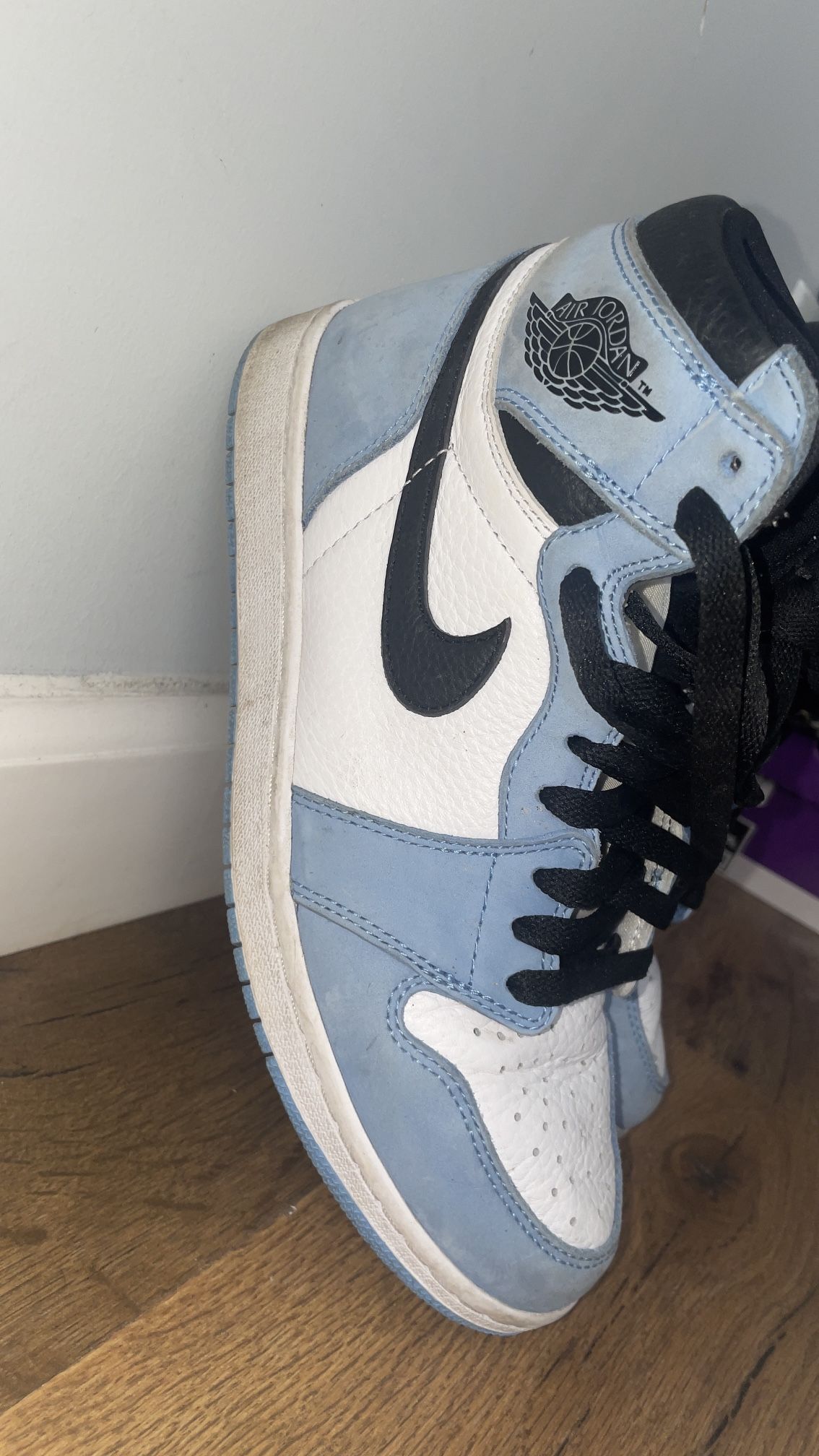 Air Jordan 1 Retro High OG “University Blue” – Men’s Size Brand New / Rare Colorway