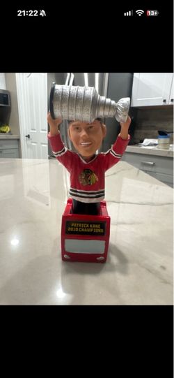 VERY RARE CERAMIC PATRICK KANE 2010 STANLEY CUP BOBBLEHEAD (ON BUS)