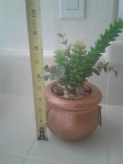 Artificial plant in pot. Asking $10