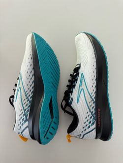 Brooks Levitate 5 Men’s Low Top Lace-Up Athletic Sneakers White/Black/Blue