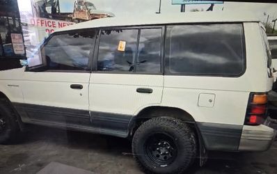 1992 Mitsubishi Montero for Parts