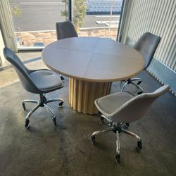 Round Dining Table 4 Rolling Chairs 