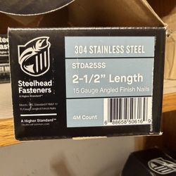 304 STAINLESS STEEL STDA25SS 2-1/2" Length 15 Gauge Angled Finish Nails