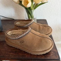 Girls Tasman Uggs Size 1y Firm Price 