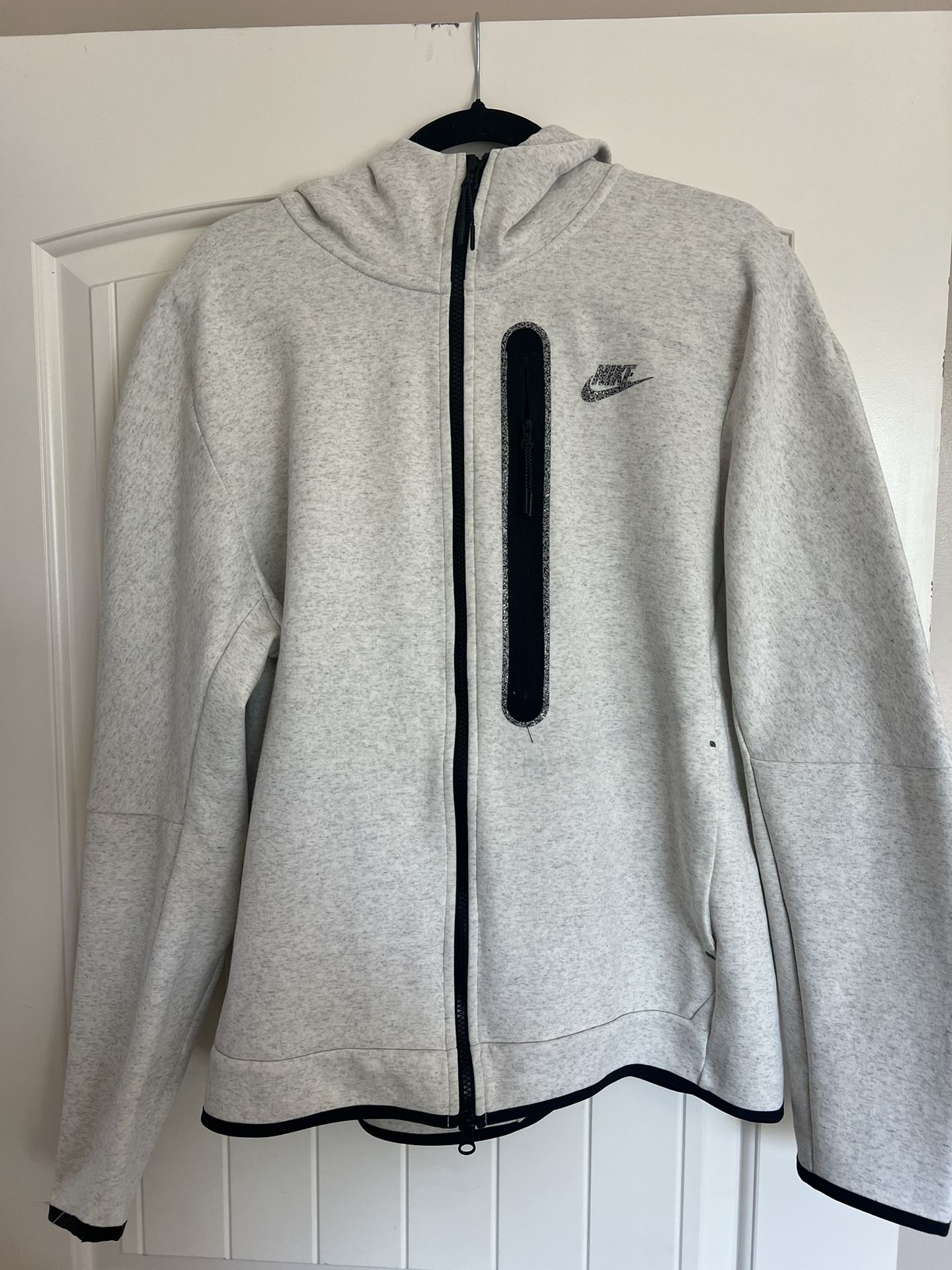 Cream Size Large Nike Tech Fleece Jacket