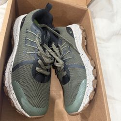 Men’s Hiking Shows New 9.5