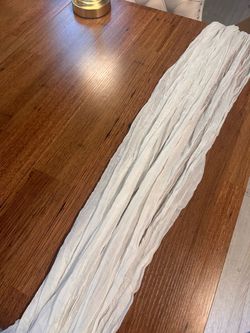 White table runner