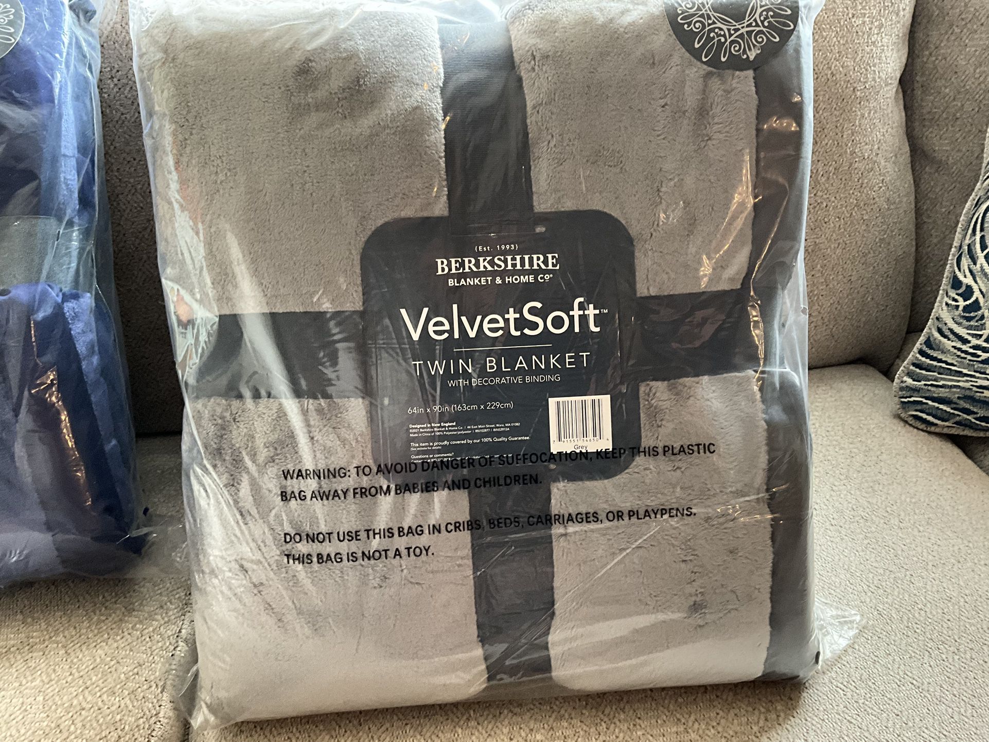 Berkshire VelvetSoft Velvet Soft Blanket W/Edging TW Sz 64” X 90” New Grey Plush