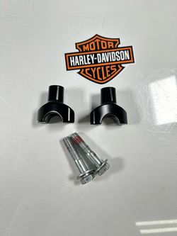 18-22 HARLEY DAVIDSON SPORTSTER XL 883 & 1200 lower handlebar clamps / riser set 56116-82A.OBO. SM9KNT0554