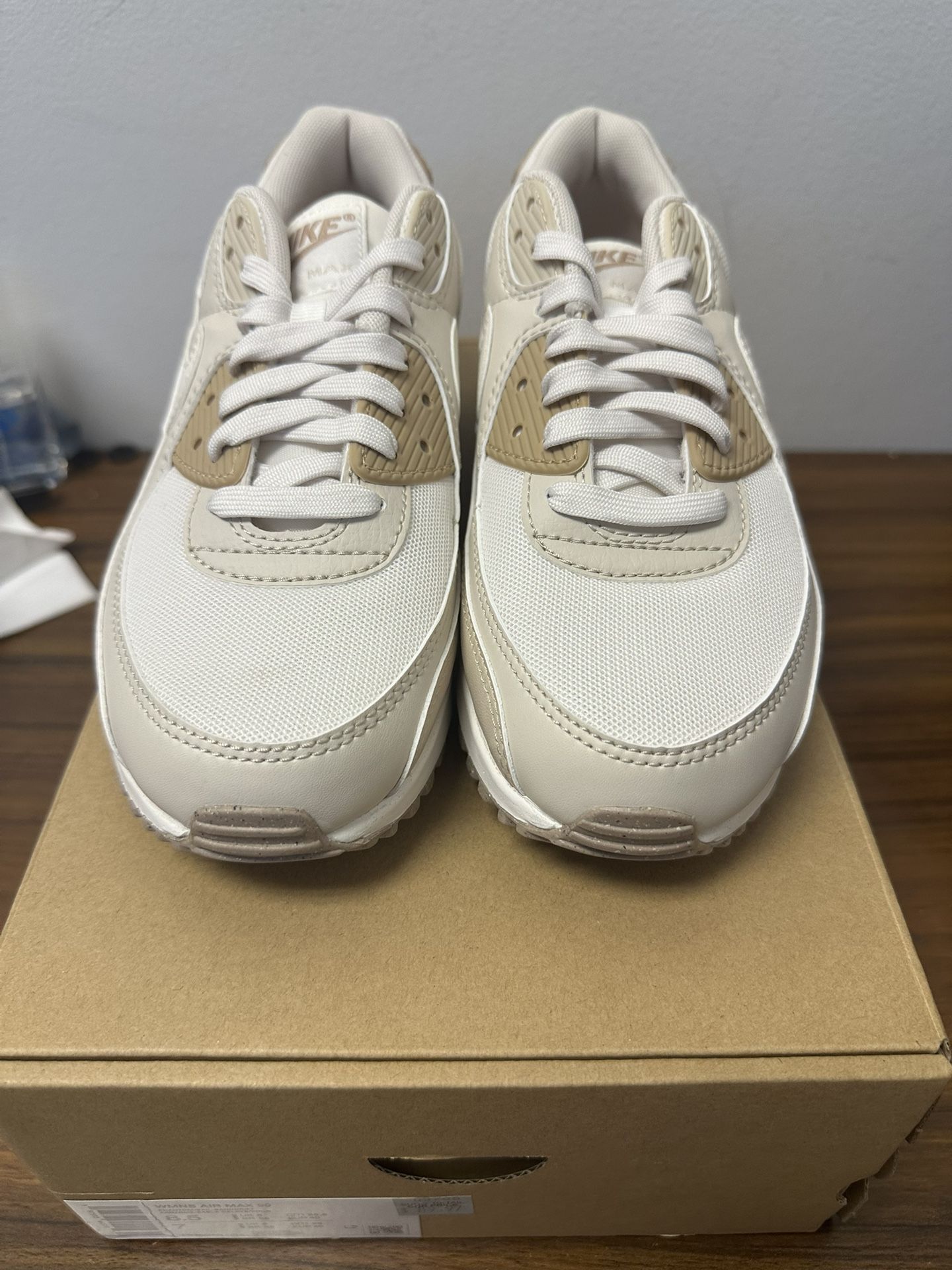 DS Women’s Nike Air Max 90 size 8.5