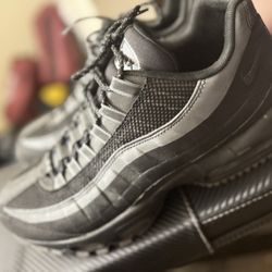 MENS NIKE AIR MAX UTILITY SZ 13