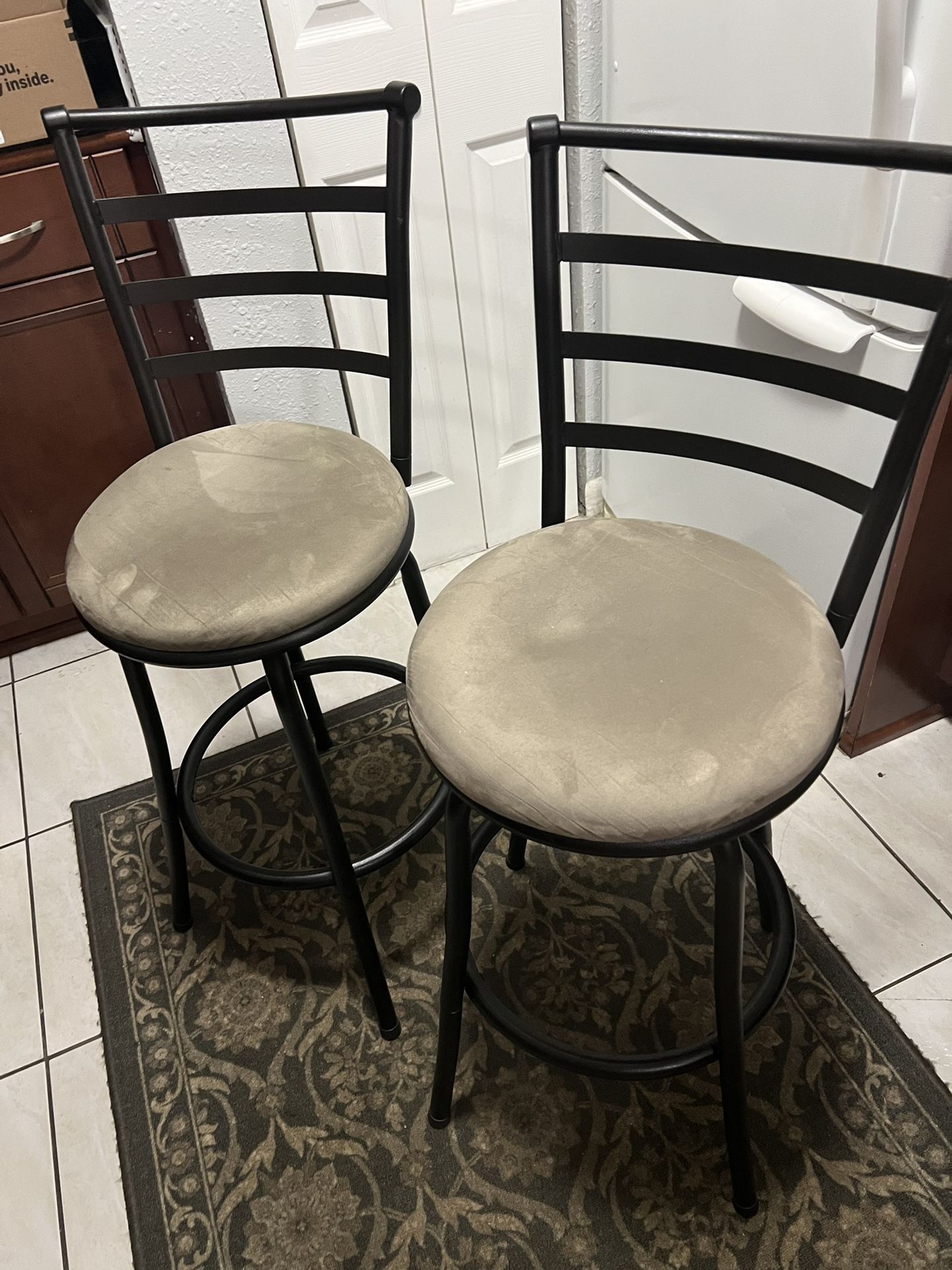 2 Bar Stools