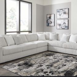 SECTIONAL.  CREAM COLOR