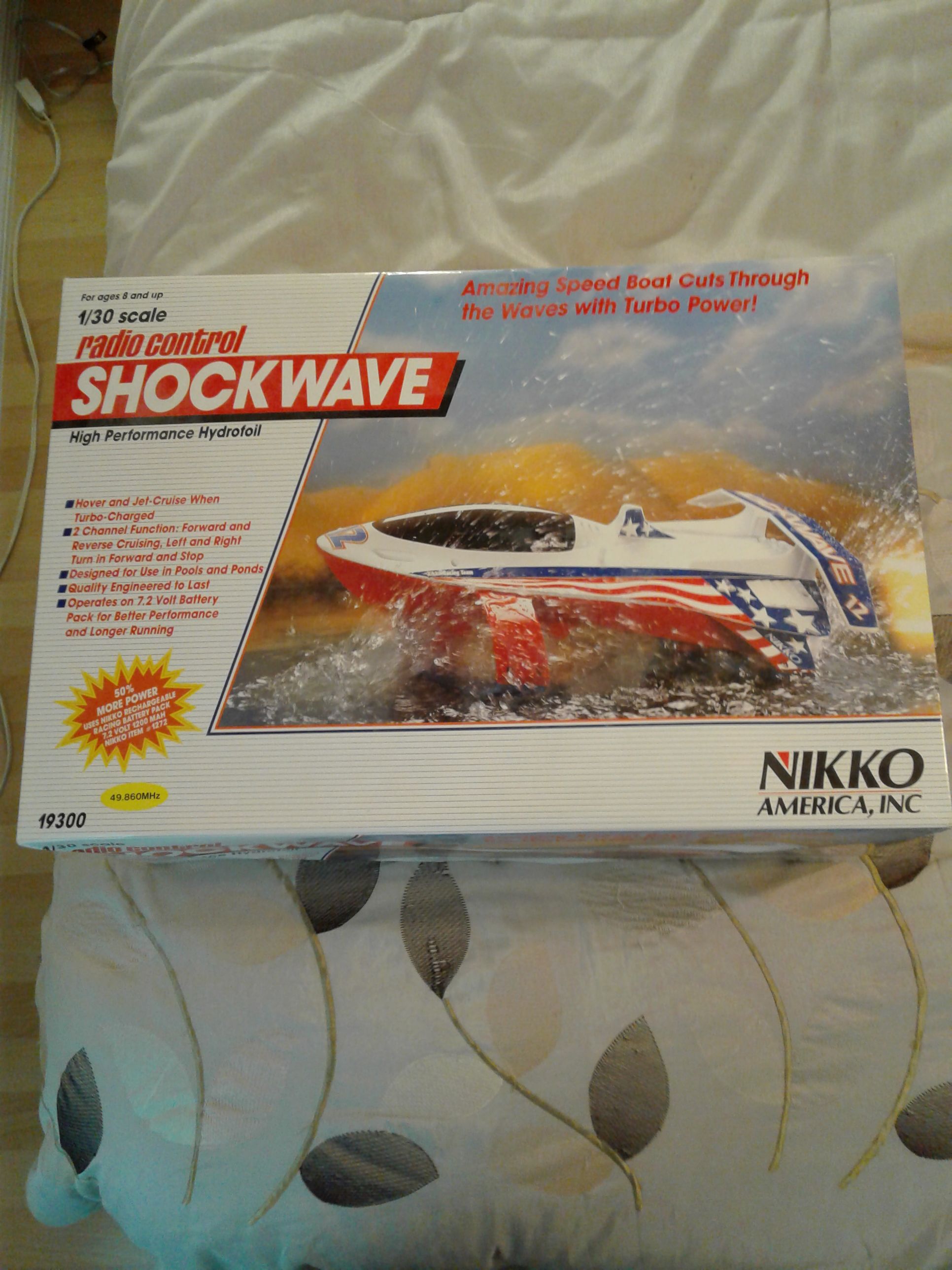 NIKKO RC SHOCKWAVE HYDROFOIL BOAT