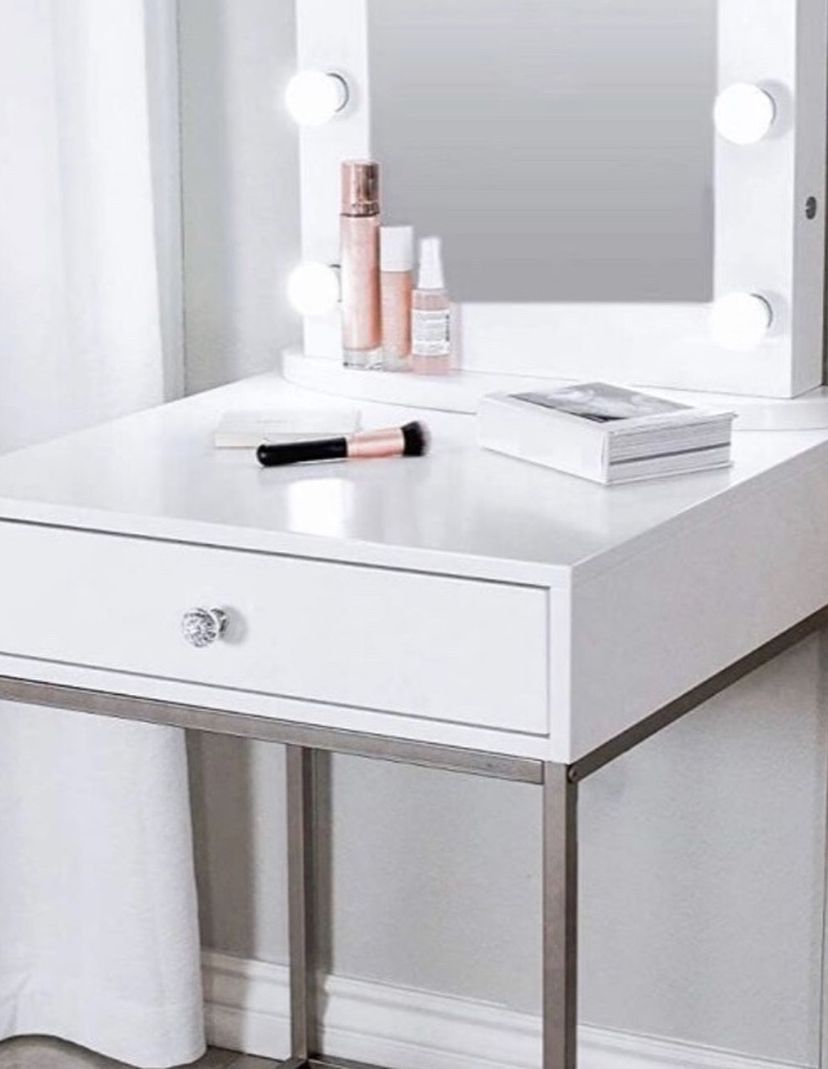 New! GlamStation Makeup Table with Mirror and LED Lights, Gold And Silver (MM)