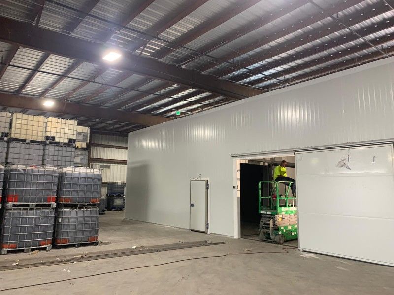 Walk In Cooler / Freezers And Doors
