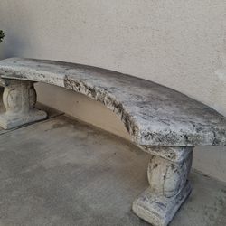 beautiful! solid concrete Italian design curved bench 5'ft wide 17"inch depth 17"inch height excellent condition must see!