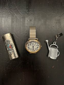Collezioni Quartz Watch with Stretch Band, Native American Lighter, Watering Can Keychain