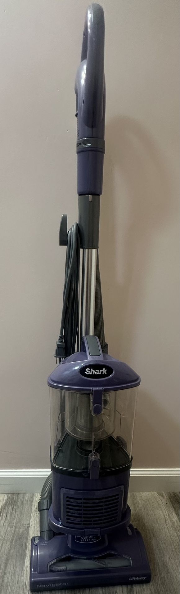 SHARK NV352