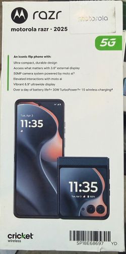 Motorola Razr 2025 5G Flip Phone