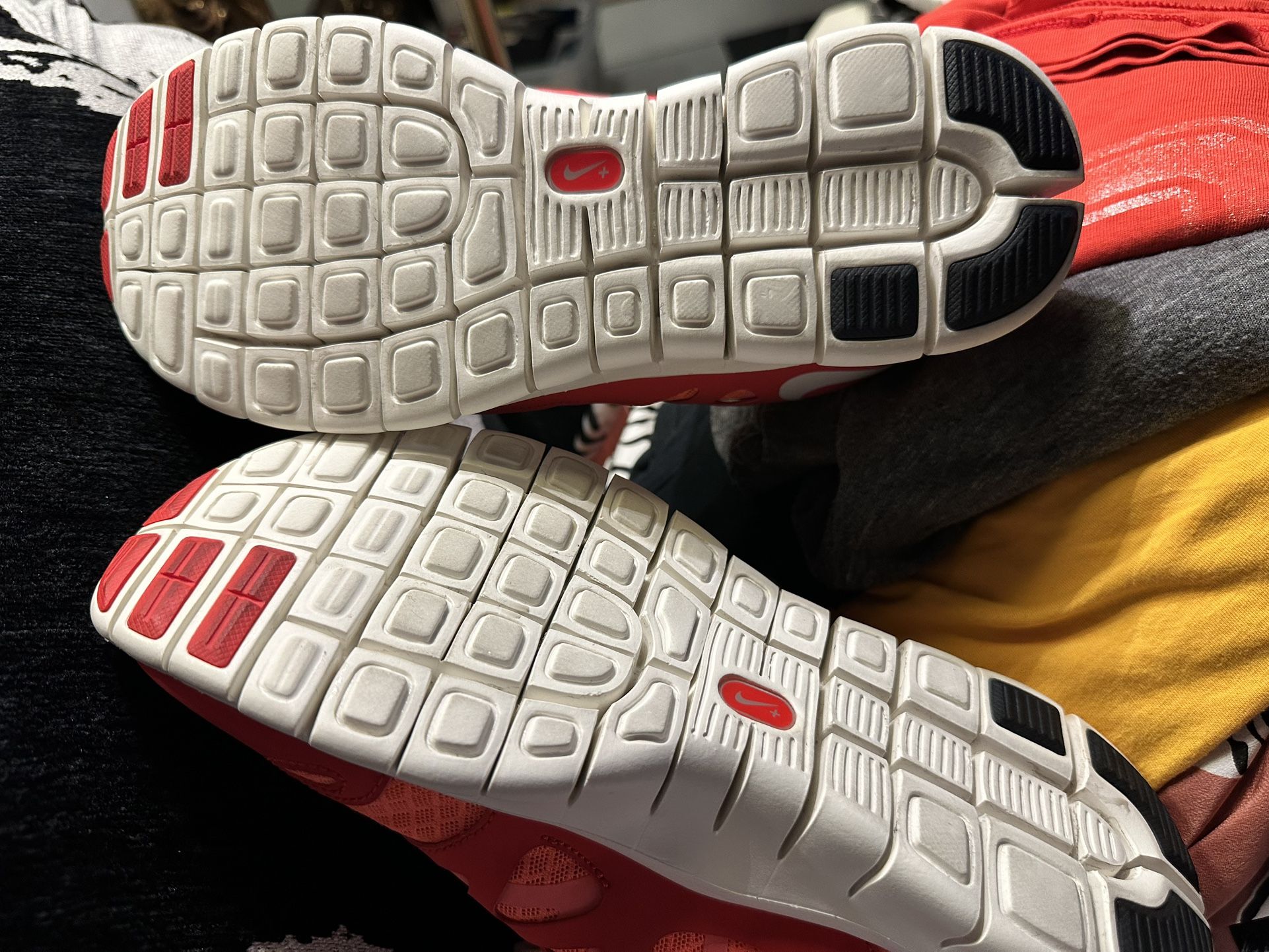 Nike Free Run WOMENS 10 Bright Mango/ Action Red