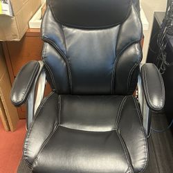 Sturdy Desks And Office Chair