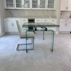 Glass extendable dining table