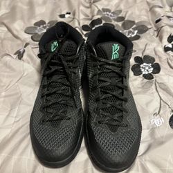 Nike Kyrie 1 “Black/Green Glow” Basketball Shoes – Size 10
